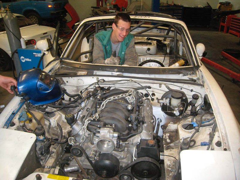 Illustration for article titled Which Would You Take: Lightweight Porsche 928 or LS1-Powered Mazda Miata?